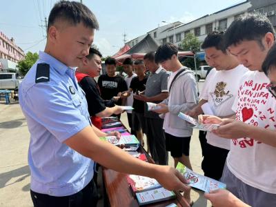 禁毒宣传 新市民警在行动