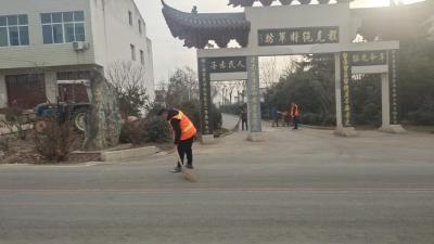 整治路域环境，绘就乡村新颜