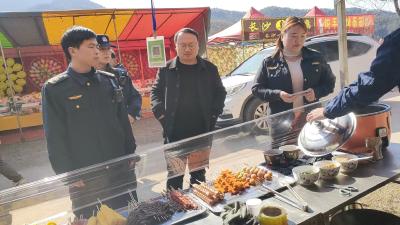 新市镇开展观音洞庙会食品安全巡查行动