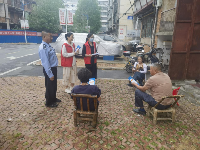 扫楼行动进社区  反诈宣传护平安