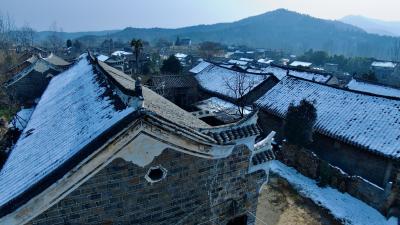 湖北枣阳：雪舞前湾风揉絮，水墨倾杯醉古村