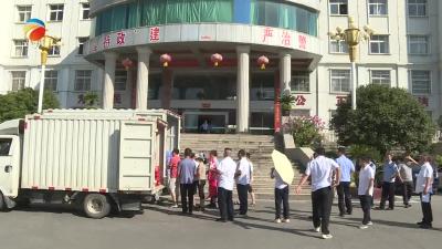【视频】警民同心 县星鑫烟花爆竹有限公司为一线交警送“清凉”