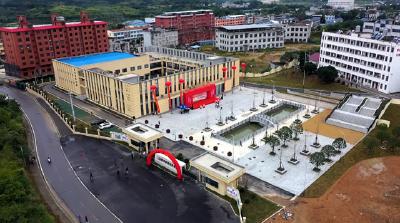 团陂高中“建全图书馆”正式启用