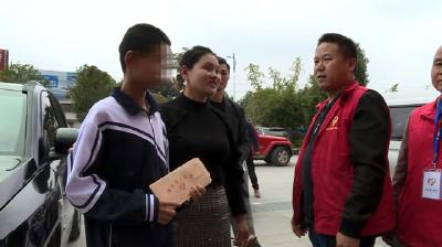 爱心助学 情暖学子 县志愿者协会爱心助学分会向13名贫困学生送去公益助学金