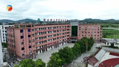 【视频】浠水理工中专胡汝和荣登2024“楚天名师”榜
