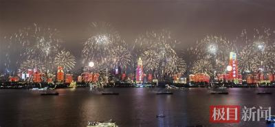 烟花点亮江面，江豚跃上天空，长江在武汉再度迎来最浪漫的秋天