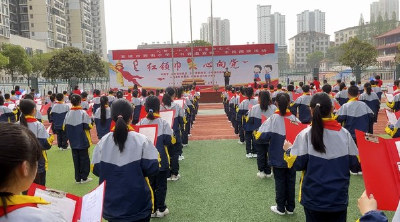 培养诵读习惯    营造书香校园 -----宜城市西街小学开展千人诵读经典诗词活动