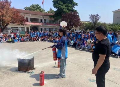 官庄小学开展防震消防疏散演练活动