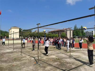 郑集镇璞河中学举行篮球排球技巧性竞赛