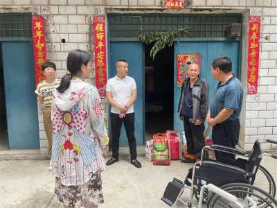 宜城市城管执法局联合燕京社区走访慰问社区特困家庭