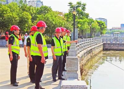 宜城：多单位联手 排查小区风险点