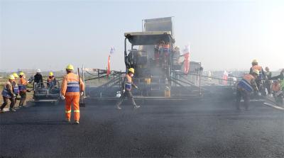 207国道改建2标项目沥青下面层试验段顺利完成