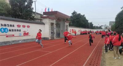 小河镇朱市小学：运动展风采 比赛促体魄