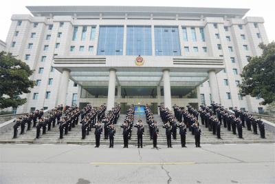 宜城市公安局多种形式迎接中国人民警察节