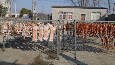 何燕：“腊味女王”腌制忙 舌尖美食助增收