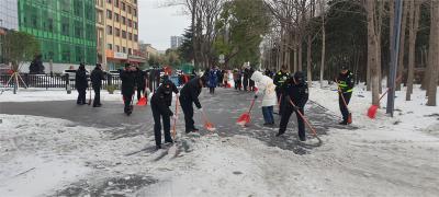 宜城市各部门各单位积极行动 全力铲雪除冰确保道路畅通