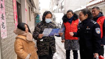 民警入户宣传 守护群众安全