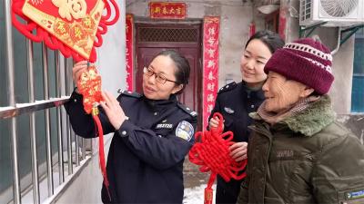 民警走访孤寡老人 浓情关怀暖人心