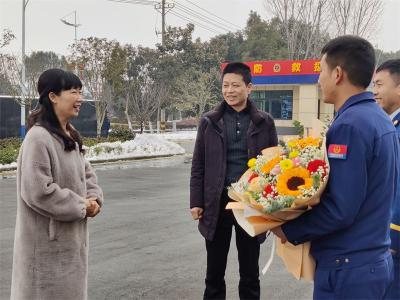 宜城市总工会走访慰问五一劳动奖章获得者