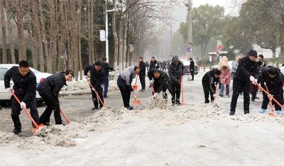 宜城：“四大家”领导带领 万余名党员干部奋战一线除雪保畅