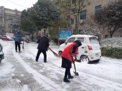 龙头街道：扫雪除冰齐上阵 为民服务守平安