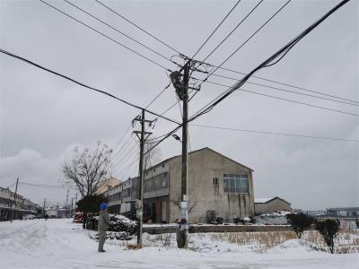 宜城供电：顶风冒雪战寒潮 全力以赴保供电