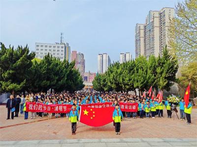 宜城市组织中小学生开展“清明祭英烈·缅怀寄哀思”活动 