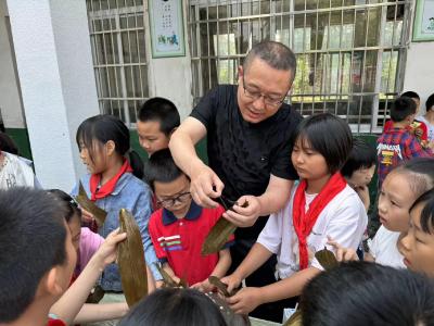 菜园小学：粽叶飘香 欢迎端午