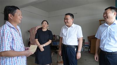 宜城市领导到王集镇开展“八一”慰问