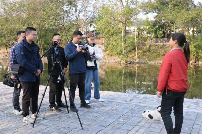 中央、省、地市级媒体到宜城开展“蹲点乡村采访行”活动 