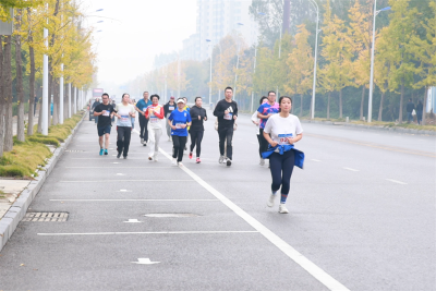 宜城市中医医院举行“备战宜马 医路前行”秋季健康跑比赛