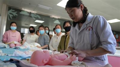创新“菜单式”育婴培训 校院合作破解家政行业痛点 
