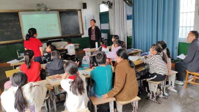 “视”促思行并进 “导”以聚势赋能——小河镇中心学校到菜园小学开展视导活动
