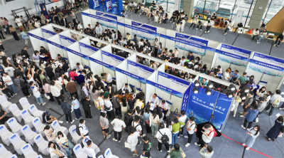 “‘宜’见倾心 ‘城’心爱才”宜城市2025年校园招聘会暨城市推介会成功举办 