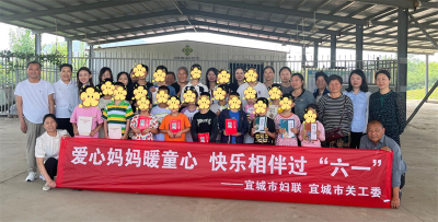 “爱心妈妈”暖童心 双节共度送温情