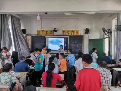 家校同心筑防线 共护平安成长路——宜城市菜园小学召开防溺水及交通安全专题家长会