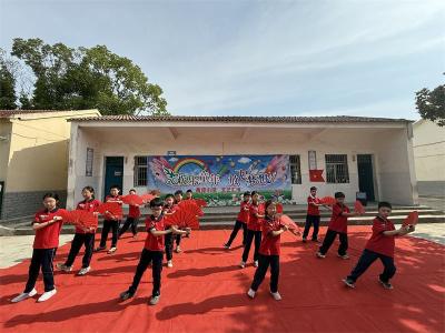 流水镇黄冲村小学：欢乐童年 放飞梦想