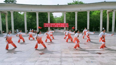 宜城：百名太极拳友以武传情展风采