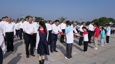 宜城举行纪念张自忠将军殉国85周年暨张自忠教育奖颁奖活动