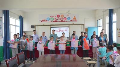 宜城市政协开展“情系童心、爱暖夕阳”委员“双服务”活动