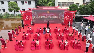 “万事皆宜·城心如意”宜城市青年职工集体婚礼浪漫举行