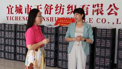 宜城市总工会为一线劳动者送“清凉”