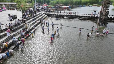 流水镇莺河村：文明新风润沃土 特色产业富农家