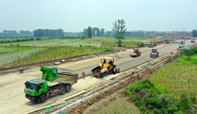 【项目一线看发展（42）】宜城高铁站配套市政道路建设 进入冲刺阶段 预计8月份全面竣工