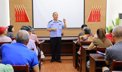 鄢城派出所：开展反诈宣讲 筑牢社区“防诈墙”