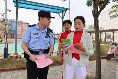 “公益集市”走进小河镇砖庙社区 便民服务送到家门口