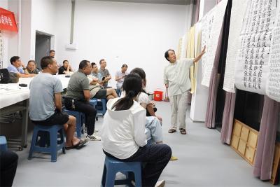 公益课堂点亮翰墨夜 文化宫化身“加油站”