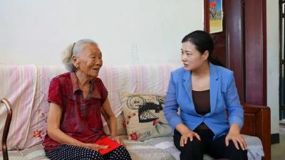 肖平到小河镇走访慰问烈士遗属并调研群腐整治工作