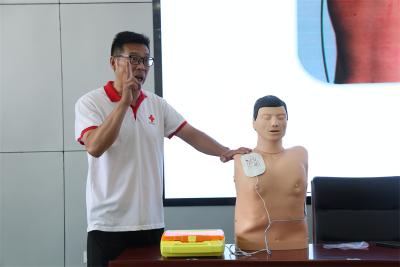 宜城市举办第三期暑期大学生应急救护员培训班 
