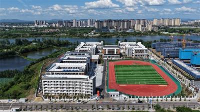雷河中学迁建（鲤鱼湖中学）项目荣获“襄阳市建筑优质工程结构”称号